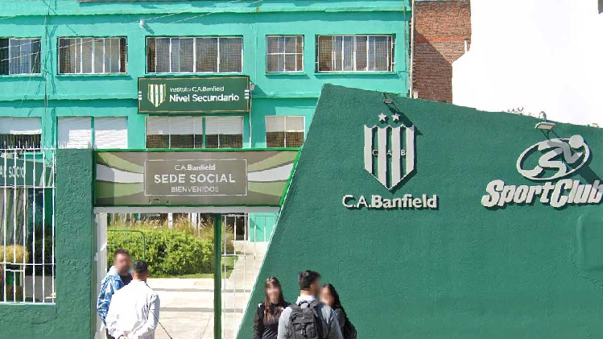 Allanamiento en sede de Club Atlético Banfield por lavado de dinero — Imagen 1