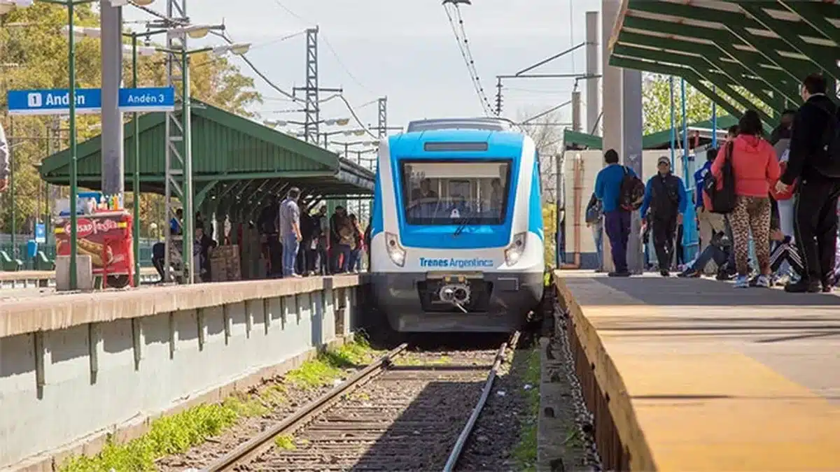 Tren Roca embistió a persona en Claypole; servicio limitado entre — Imagen 1