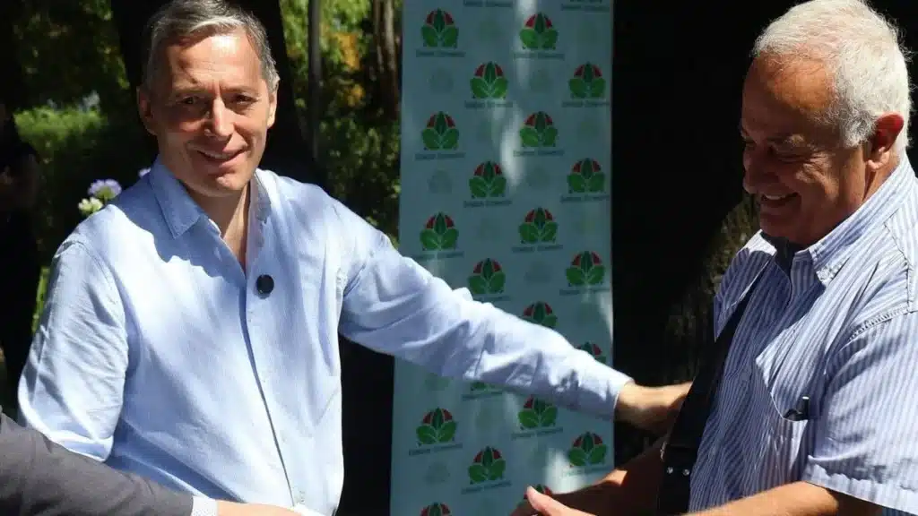 Firmas recogidas para titularidad de 38 viviendas en Esteban Echeverría —…