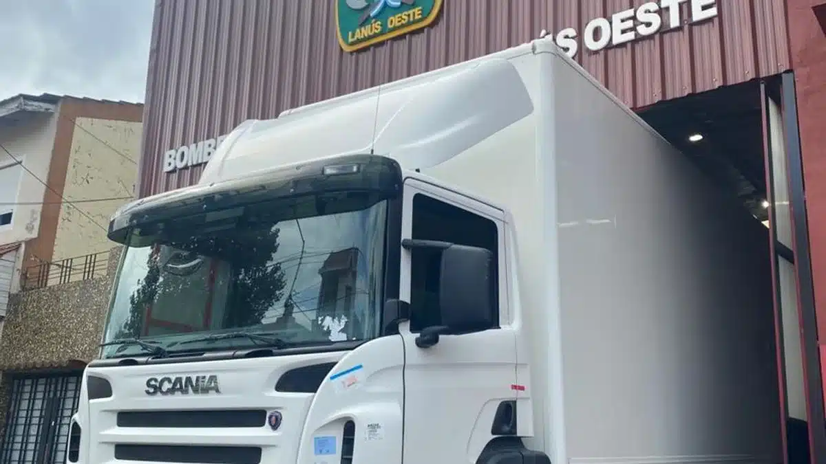 Bomberos Voluntarios de Lanús Oeste suman un camión a su flota para — Imagen 1