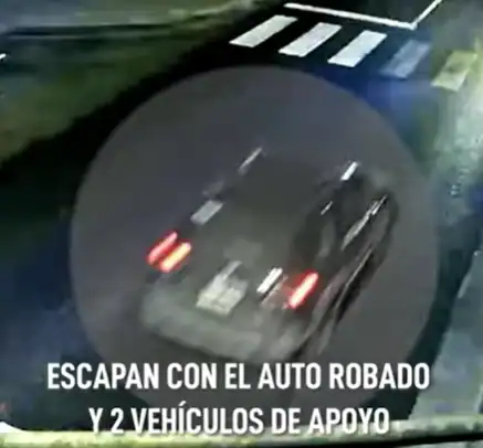 Policía Municipal de San Miguel detiene a tres ladrones en persecución…