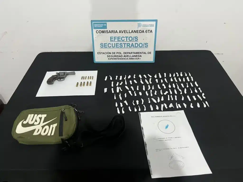 Investigan un asesinato en Navidad: dos prófugos y una investigación en curso…