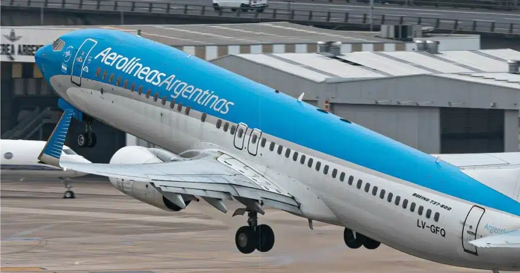 Aerolíneas Argentinas pierde 14 puntos de participación en el mercado local —…