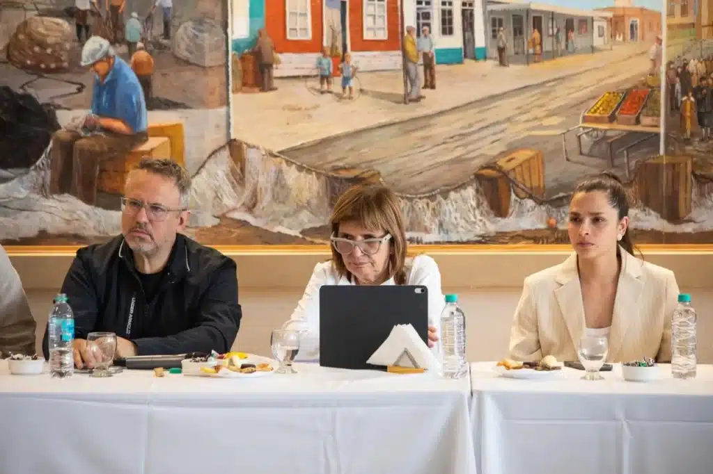 Bullrich y Valenzuela presentaron reforma laboral en Mar del Plata: — Imagen 1