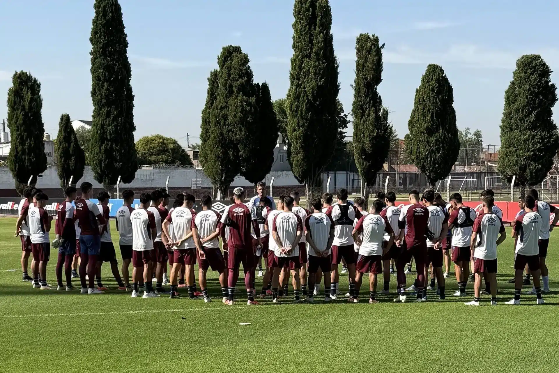 Lanús inicia pretemporada con dos amistosos en agenda: El plantel de Lanús re…