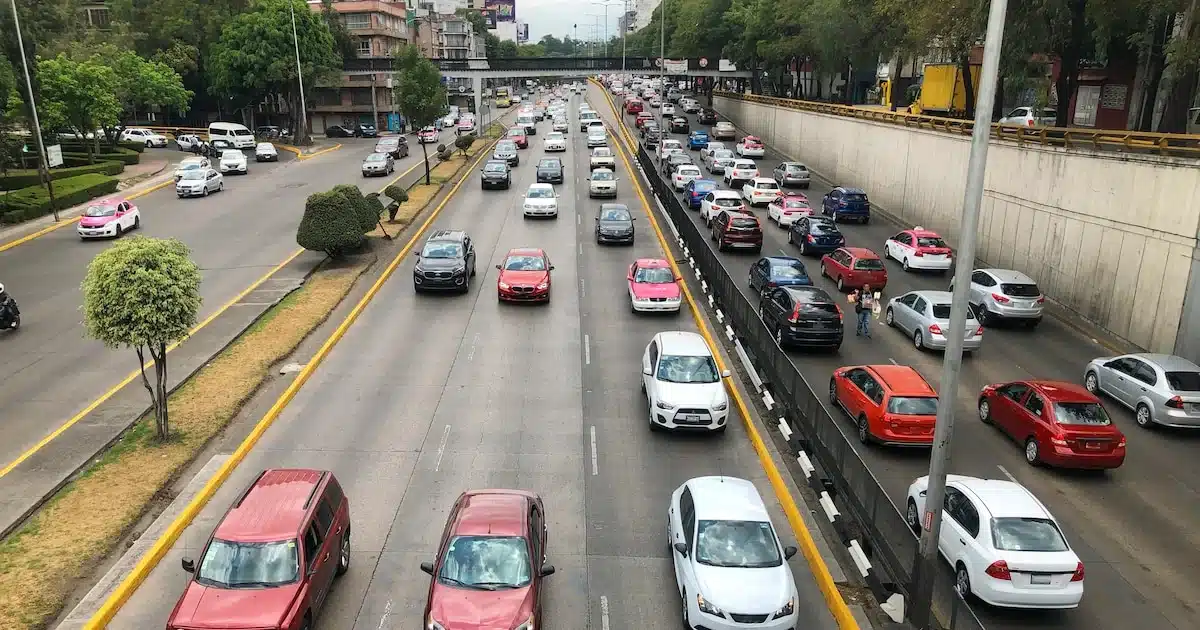 Bloqueos y manifestaciones en CDMX y Edomex causan congestiones viales —…