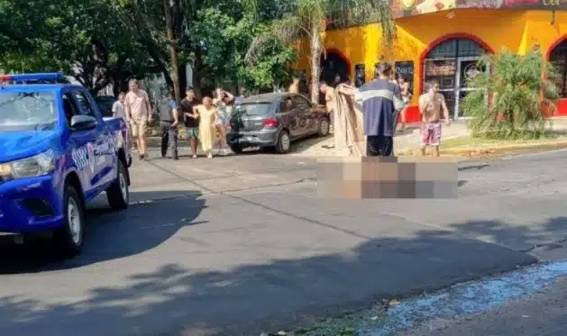 Choque fatal en Lomas entre una moto y un auto: Un joven de 25 años falleció —…