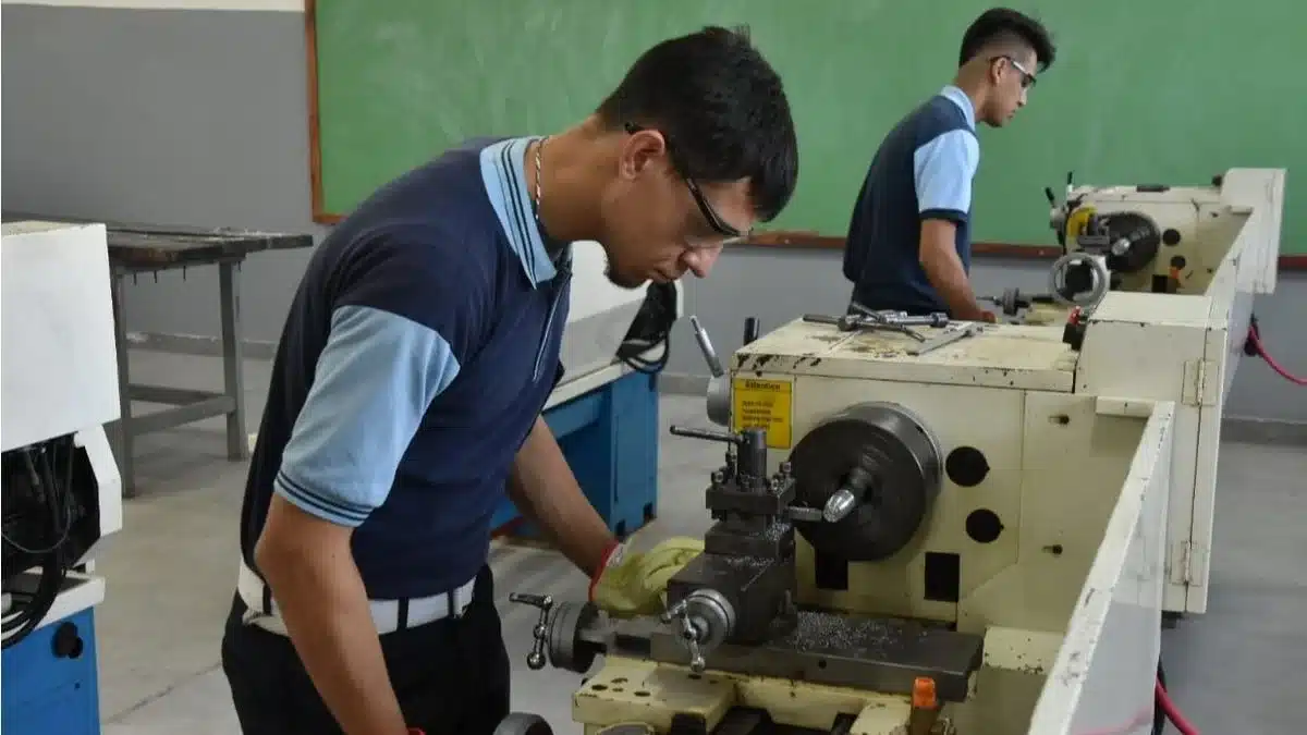 Amigo de la Educación Técnico Profesional, ¿Qué Pasa? Escuelas técnicas en…