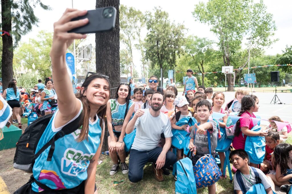 Comienza la Colonia de Verano 2026 en Hurlingham con la visita de los Reyes…