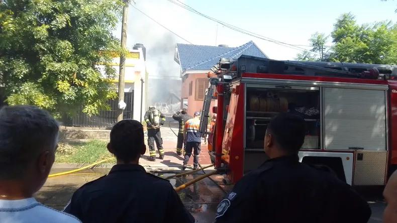 Incendio en Llavallol: Galpón y dos autos quedaron destruidos tras voraz fuego…