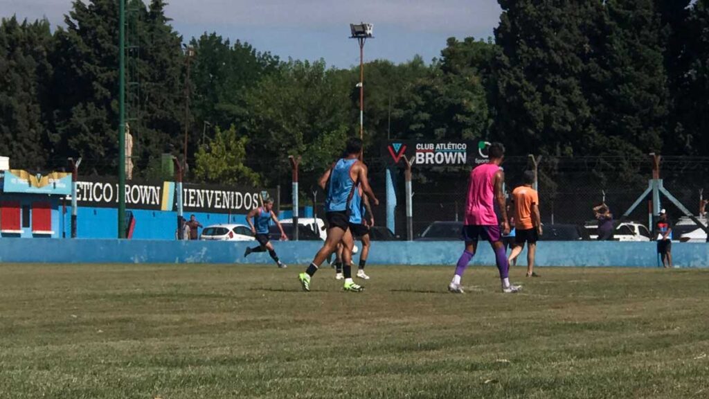 Brown de Adrogué suma 5 fichajes y anuncia amistoso contra Sacachispas —…