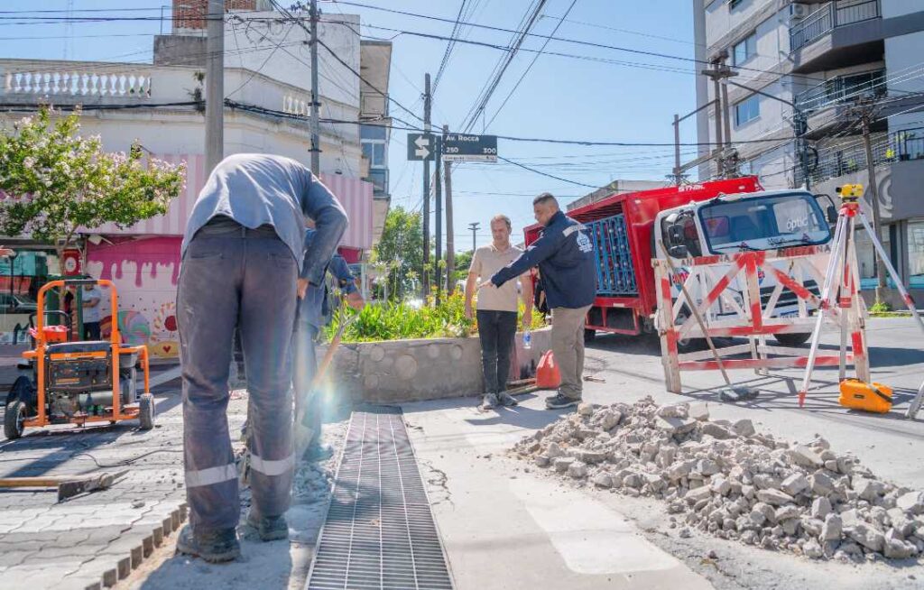 Abella supervisa mantenimiento en avenida Rocca — Imagen 1