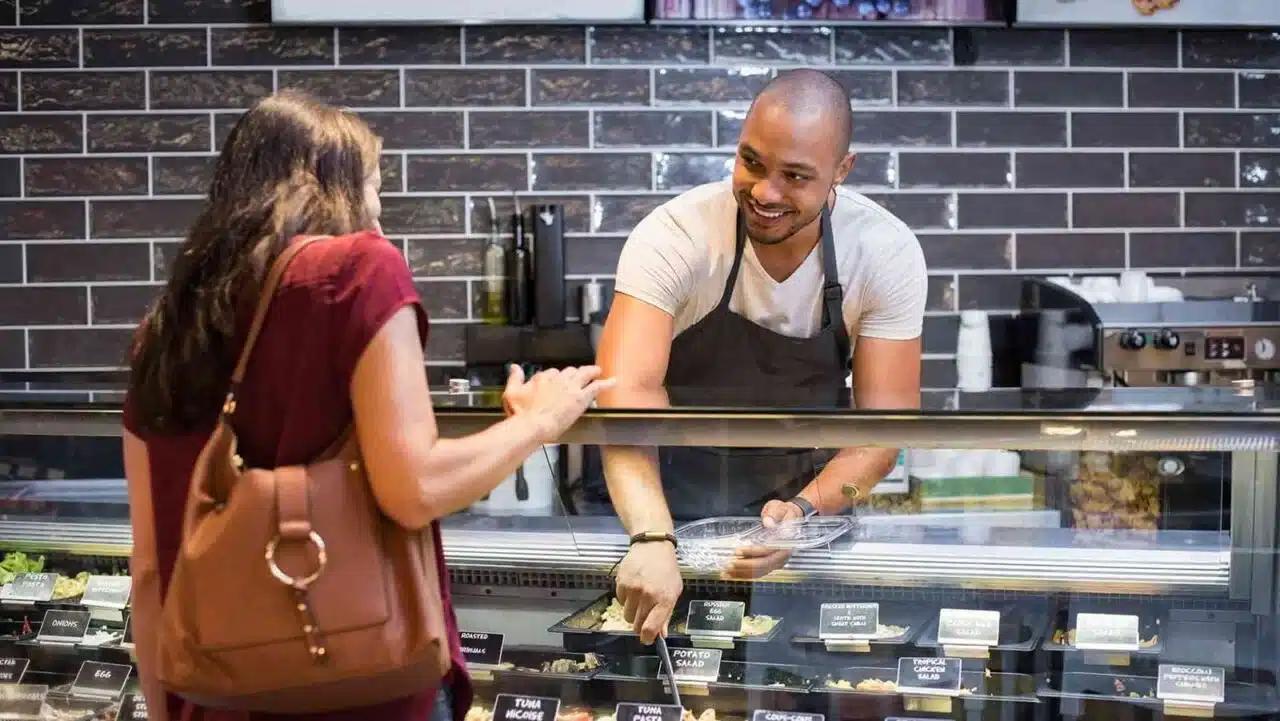 Confianza del consumidor retoma crecimiento en enero tras caída de fin de 2025…