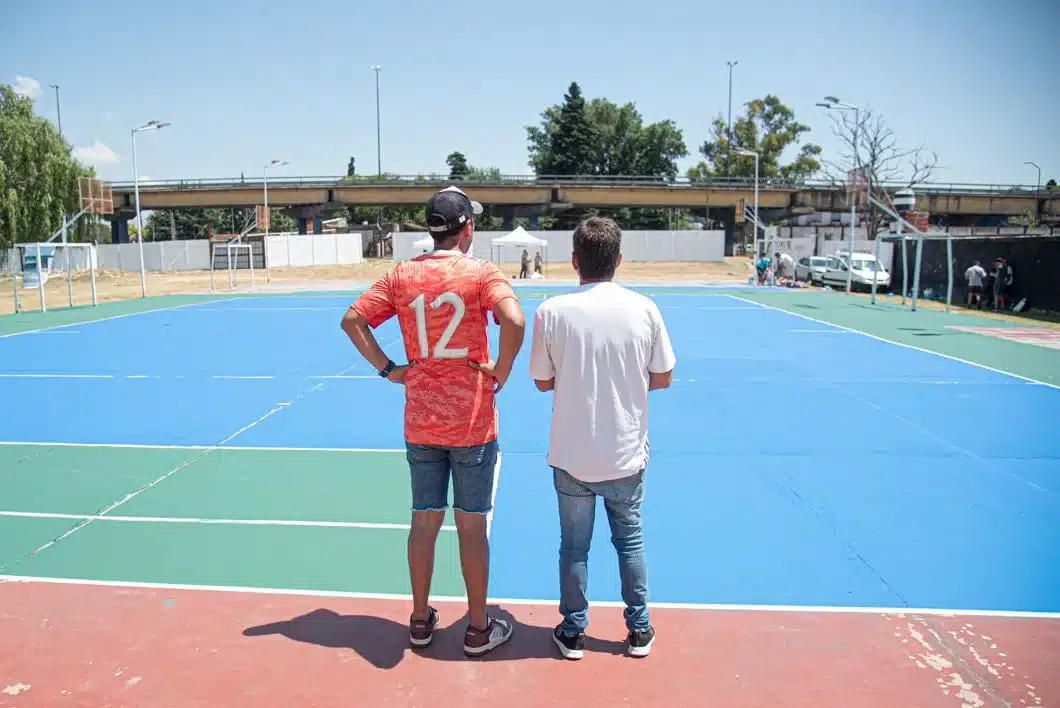 Club Claypole: puesta en valor del playón deportivo y jornada solidaria con…