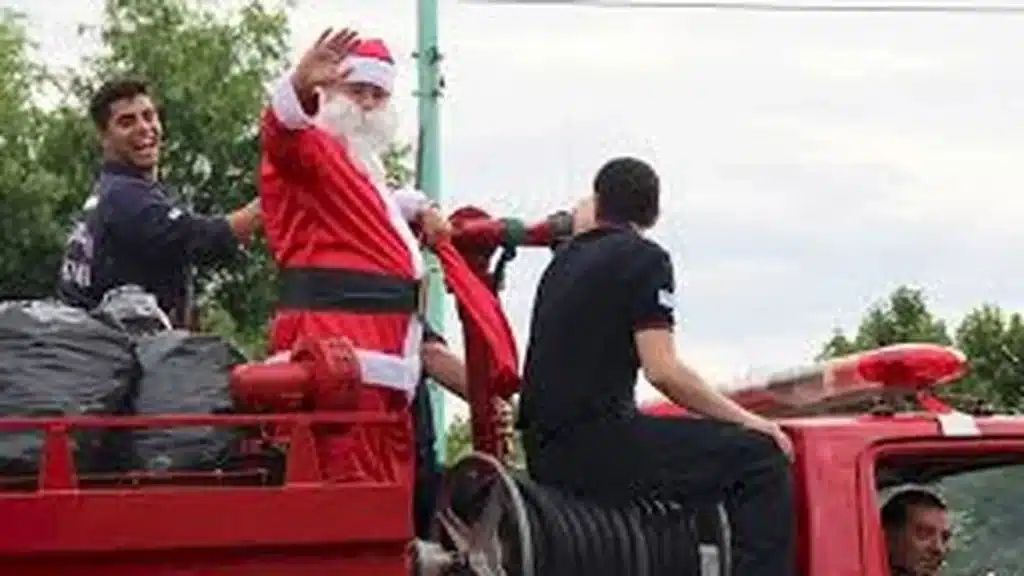 Papá Noel visita Glew con los Bomberos Voluntarios — Imagen 1