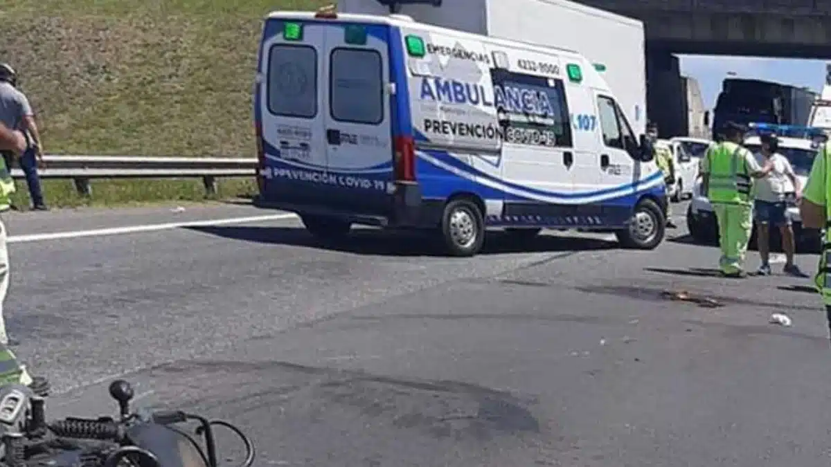 Motociclista muere en accidente vial en Autopista Ezeiza-Cañuelas — Imagen 1