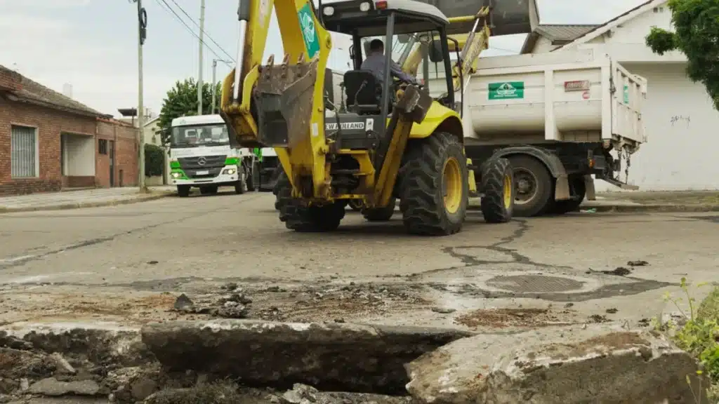 Monte Grande: continúan los trabajos de bacheo: Las tareas se realizan median…