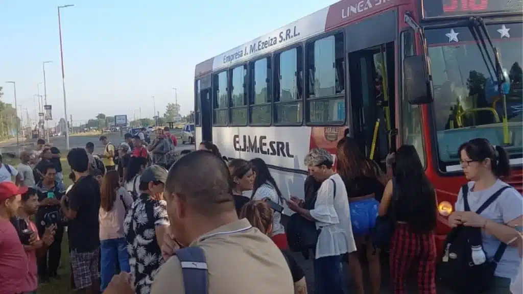 Trabajadores de countries denuncian demoras en línea 518 — Imagen 1