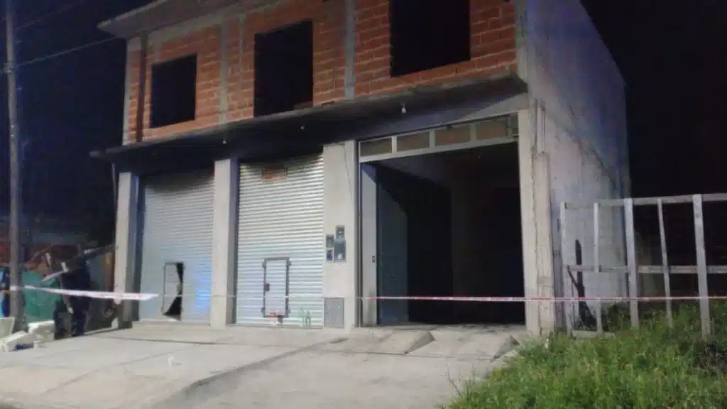 Tragedia en Ezeiza: cuatro muertos en incendio de casa — Imagen 1