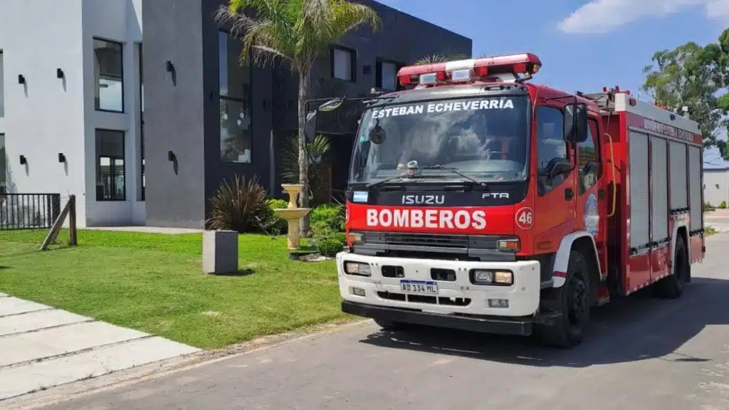 Incendio en vivienda de Lagos de Canning controlado por bomberos — Imagen 1