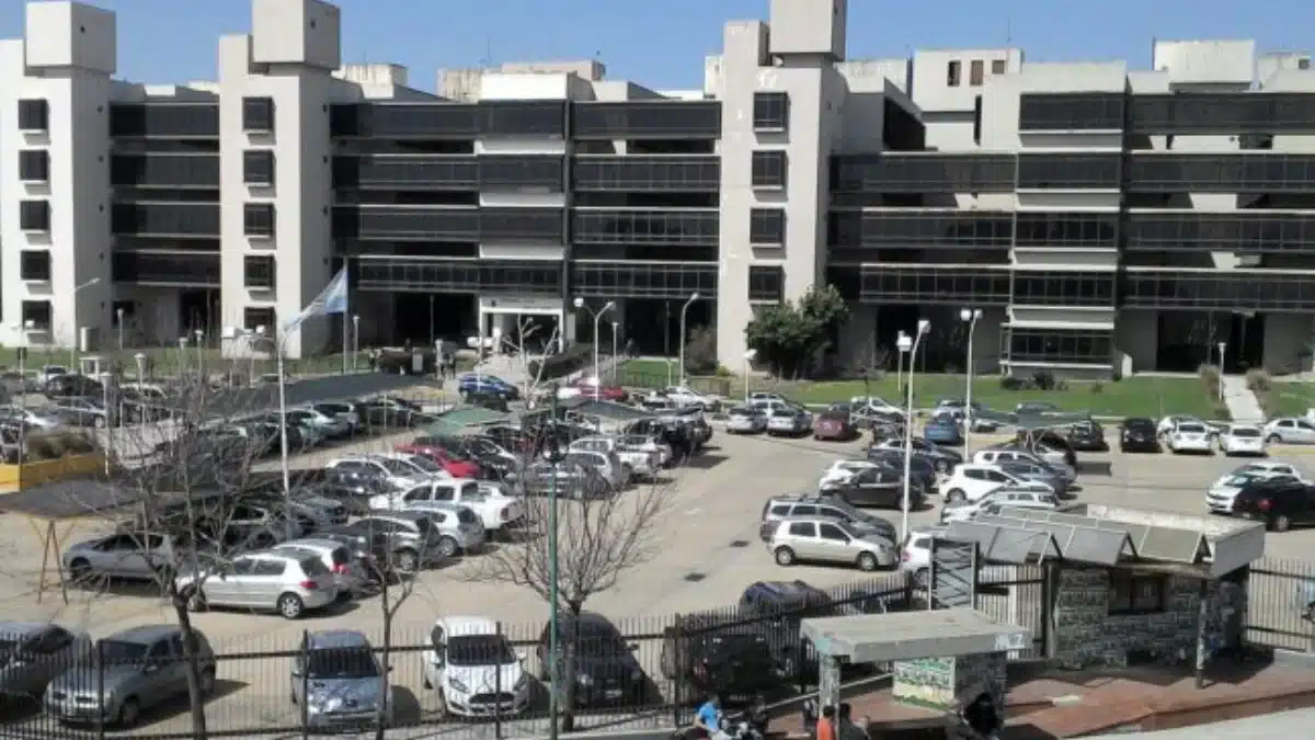 Condenan a una mujer a pagar $12 millones por hostigamiento en Banfield —…