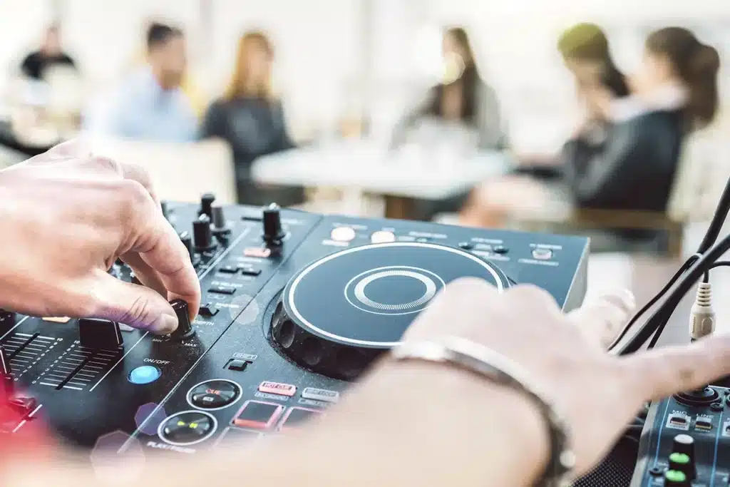 Talleres de gaming y DJ para adolescentes en San Fernando este verano — Imagen 1