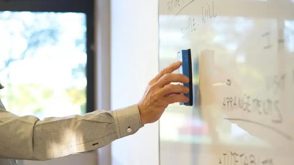 Salario docente universitario alcanza su punto más bajo desde la democracia —…