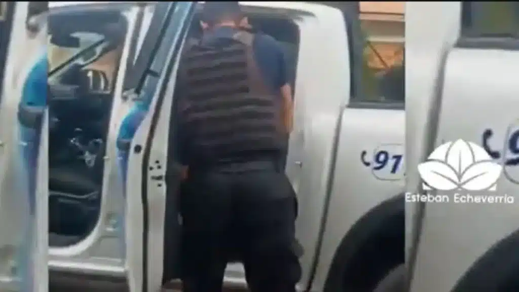 Detienen a Esteban Echeverría por robo de camioneta en 9 de abril. — Imagen 1