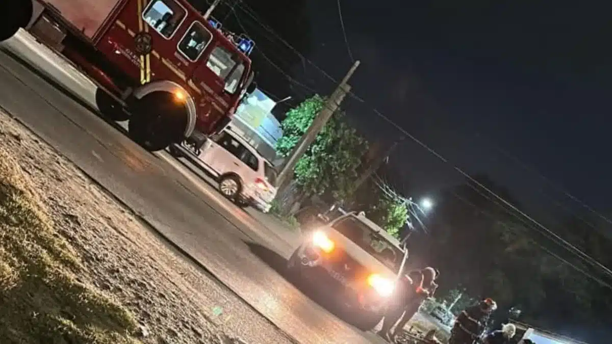 Choque entre moto y camioneta en Almirante Brown: dos heridos — Imagen 1