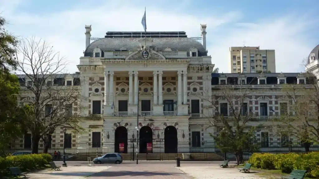 Provincia convoca a estatales, docentes y judiciales para discutir salarios en…