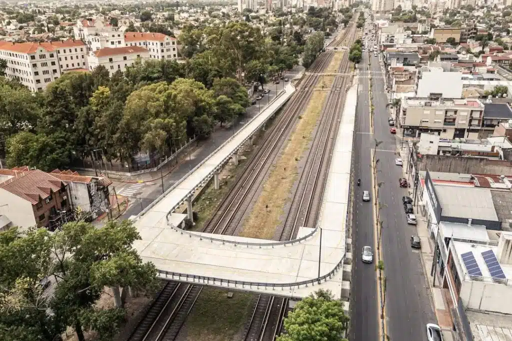 Puente sobre vías del Sarmiento en Haedo ya funciona: Ya funciona el nuevo pu…