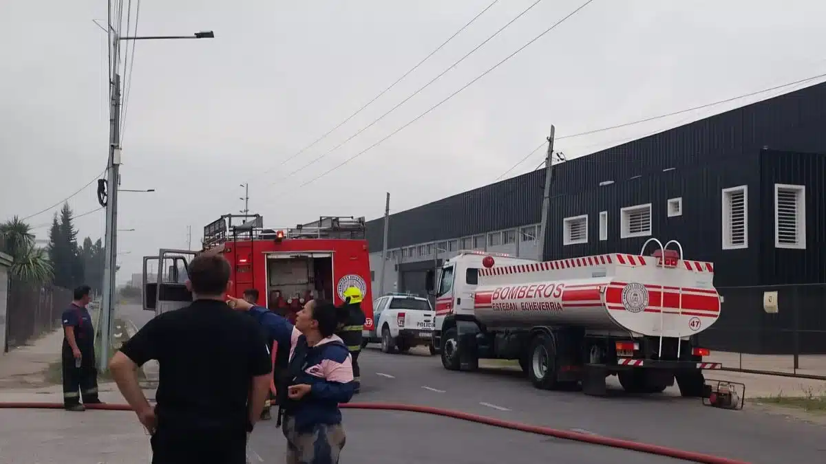 Incendio en planta de transformadores del Parque Industrial de 9 de Abril —…