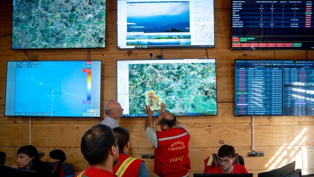 Incendios forestales en Chile matan a 16 personas — Imagen 1