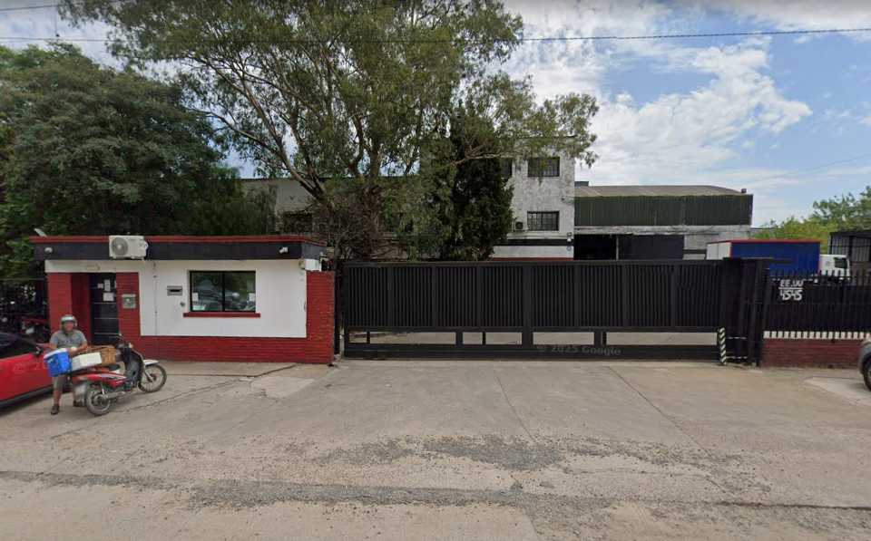 Trabajadores de Lustramax paralizan actividades por despidos antisindicales y…