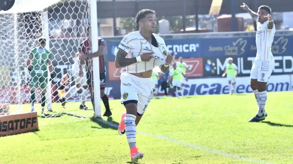 Temperley busca a Echeverría para reemplazar a Toledo y López — Imagen 1