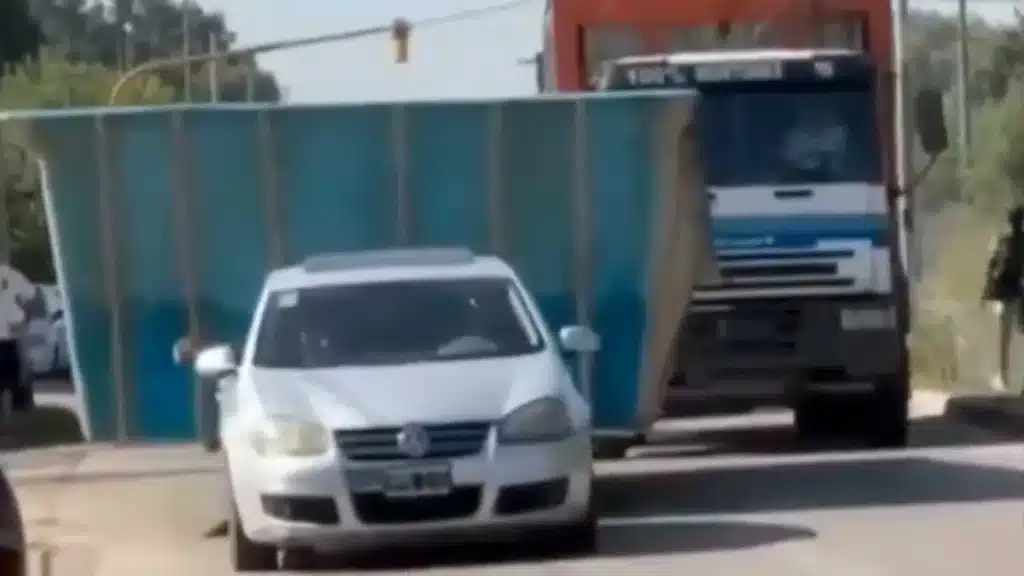 Se negó a pagar flete y trasladó pileta con auto: le salió carísimo a…