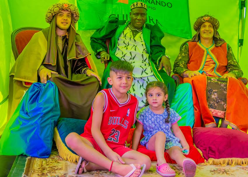 Los Reyes Magos visitan a los niños en San Fernando — Imagen 1