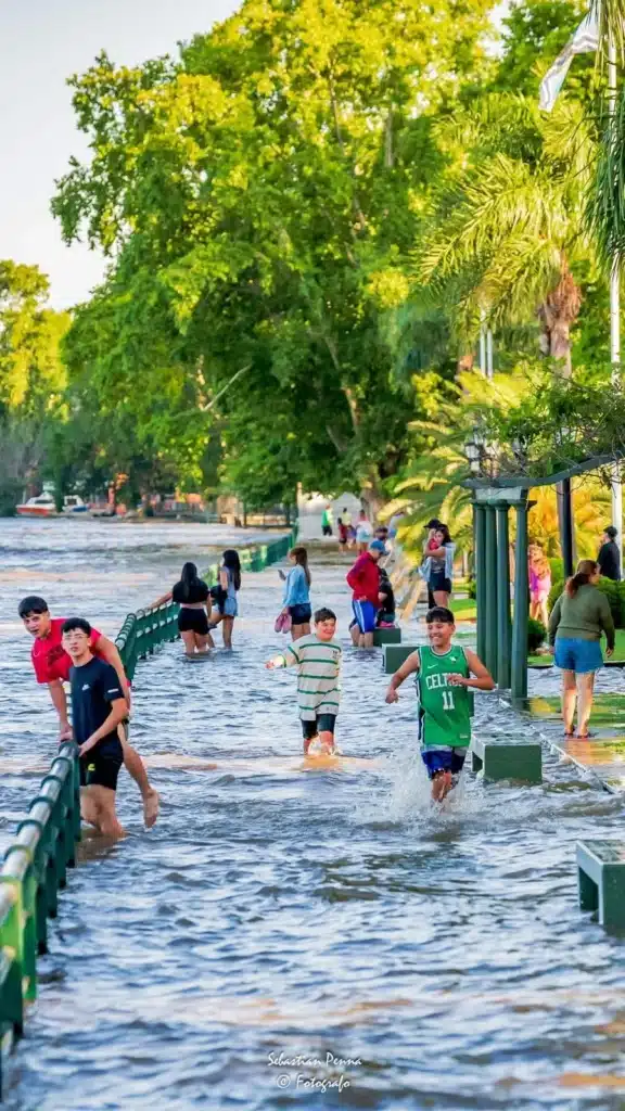 Sudestada cubre Tigre Centro y se vive como aventura — Imagen 1