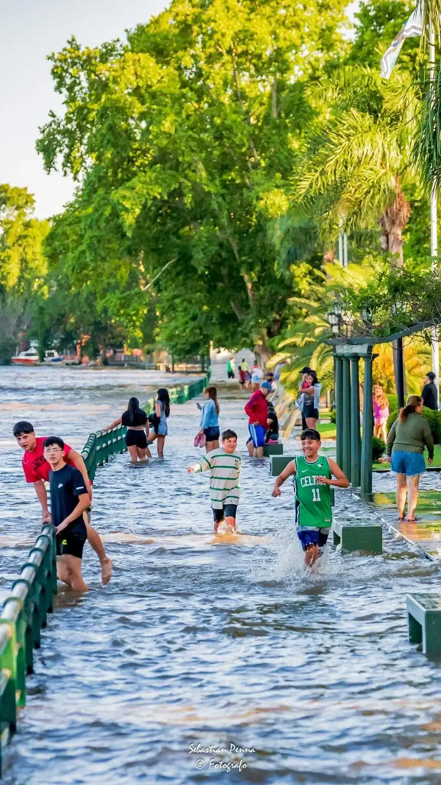Sudestada cubre Tigre Centro y se vive como aventura — Imagen 1