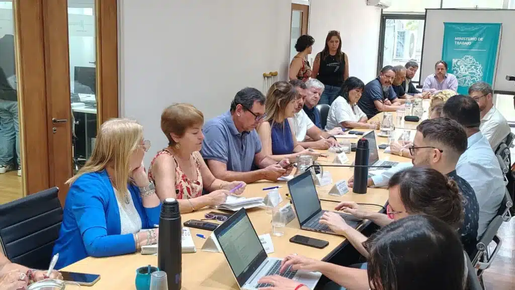 Paritarias: Un nuevo paso hacia un acuerdo justo: Tras el reclamo del FUDB, s…