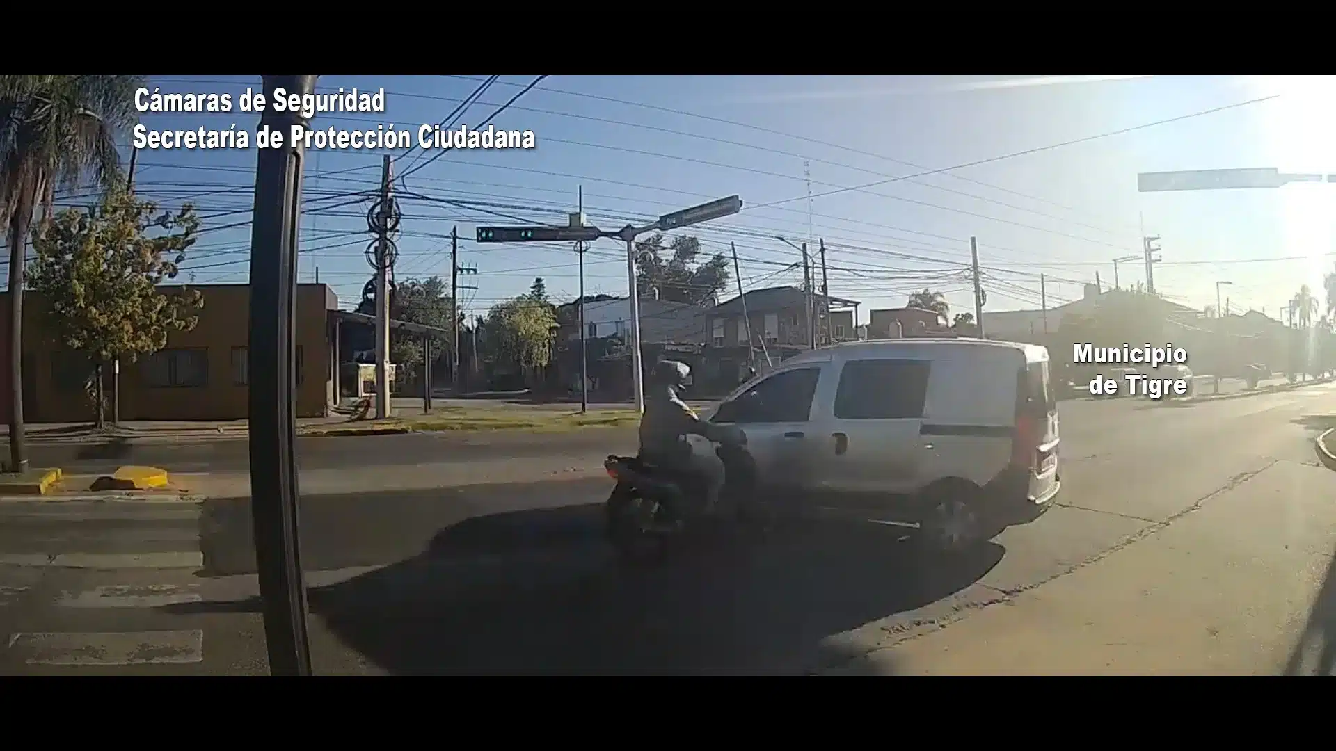 Motociclista sin licencia choca en General Pacheco — Imagen 1