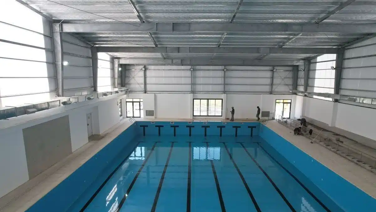 Almirante Brown: ultiman detalles del nuevo natatorio municipal de Rafael…