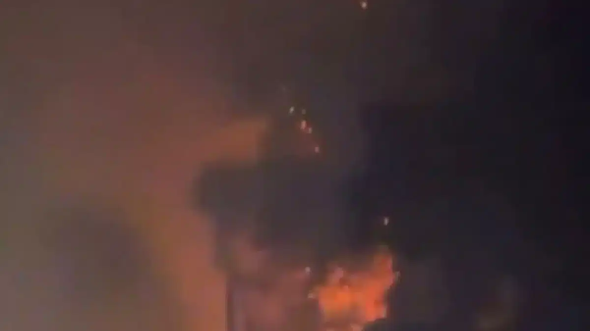 Incendio en trigo cerca del Centro Atómico Ezeiza detenido por bomberos —…