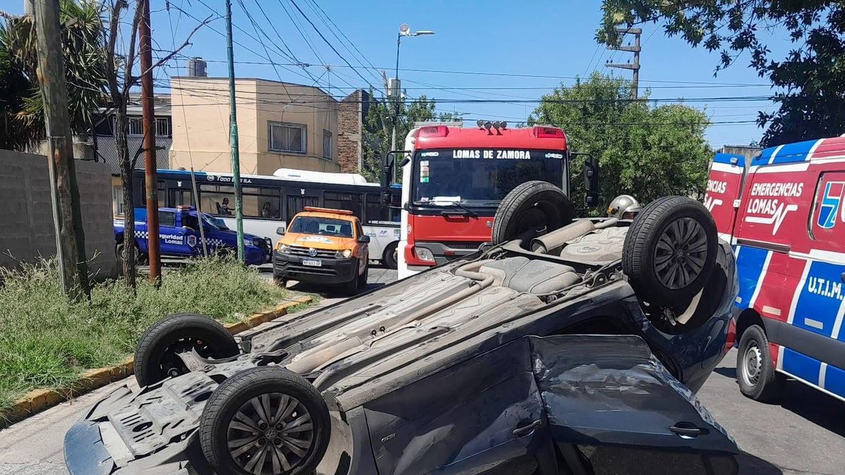 Dos heridos en accidente de tránsito en Lomas de Zamora — Imagen 1