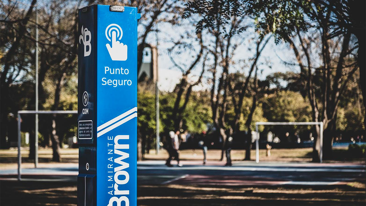 Almirante Brown: Tótem clave en asistencia a motociclista