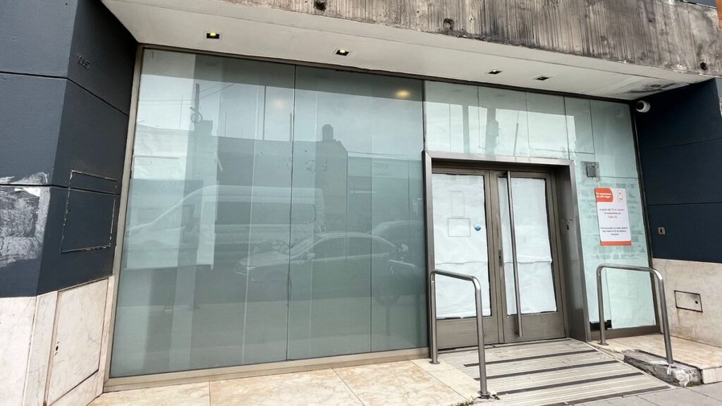 Cerró sucursal del Banco Galicia en Temperley