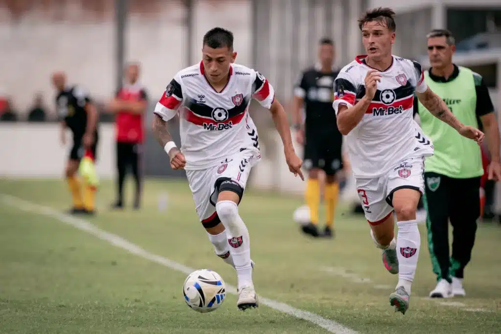 Chacarita y San Martín (SJ) empataron en el debut