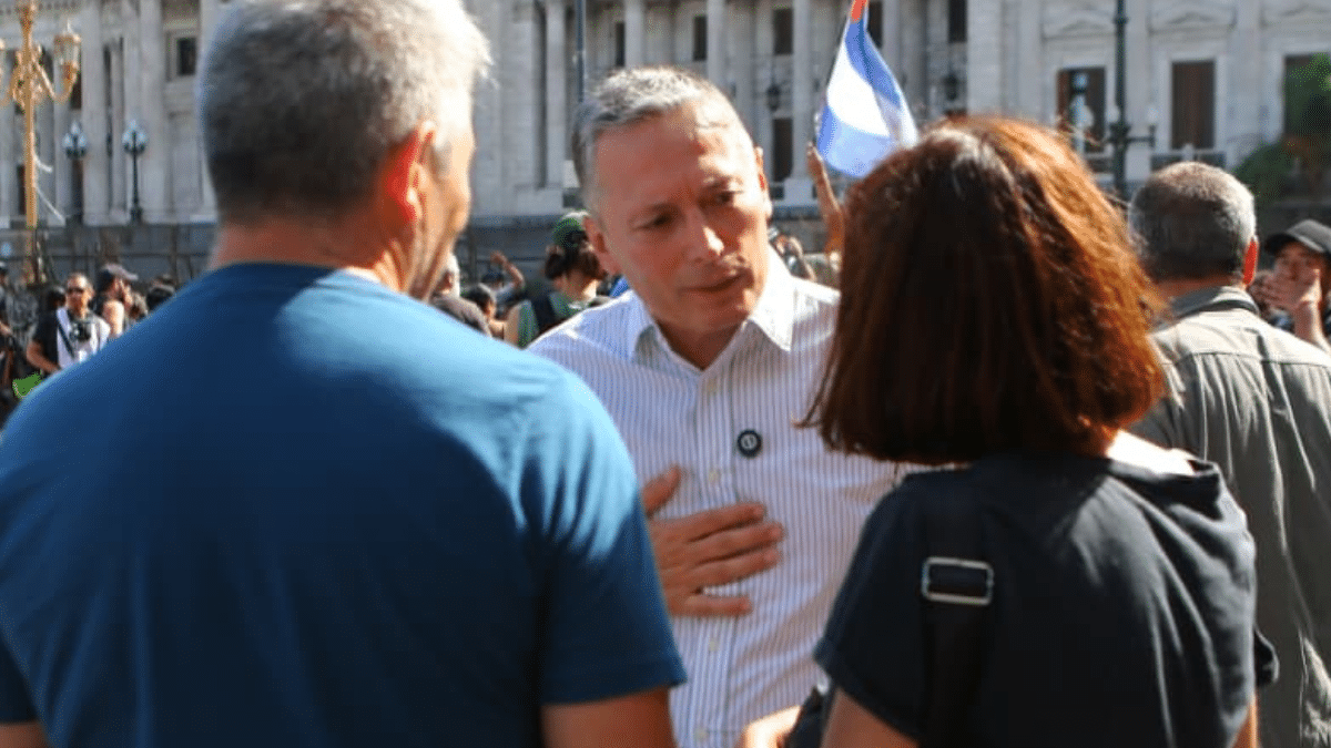 Gray participó en la marcha contra la reforma laboral
