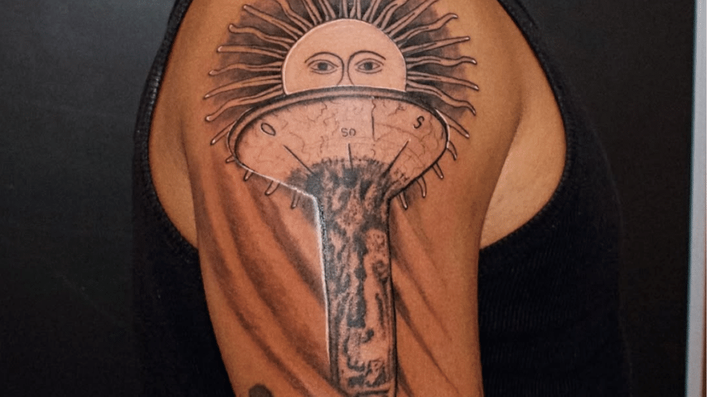 Monte Grande: Joven se tatúa símbolo de su ciudad