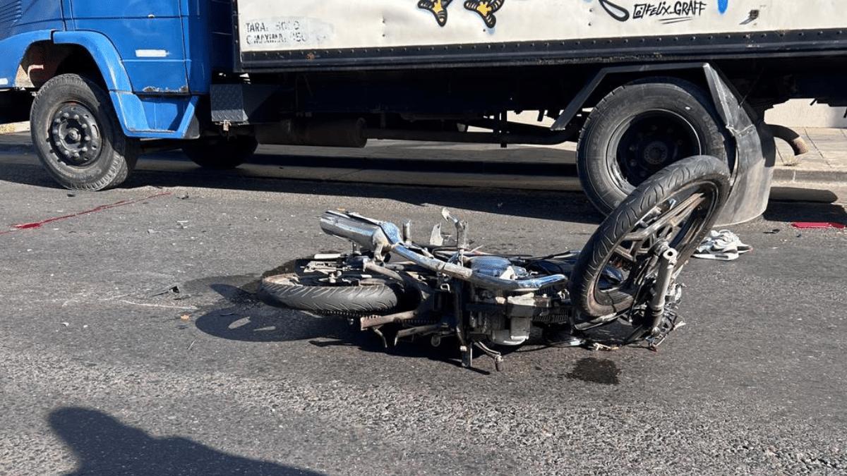 Monte Grande: choque entre moto y camión, heridos